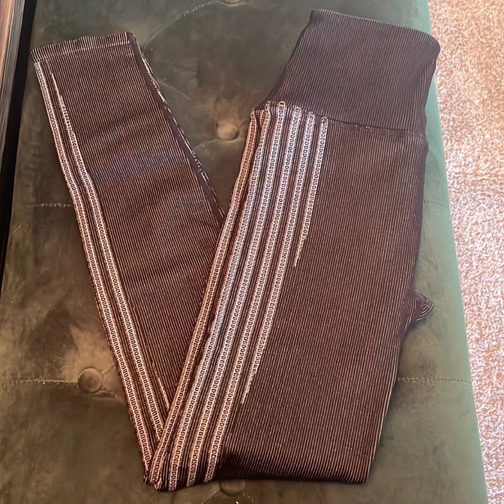 Never Worn Fabletics Size X-Small Leggings 3/4 Length